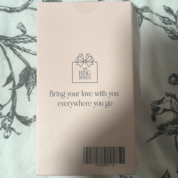 NWT MRS. Photo Keychain - Picture 4 of 4